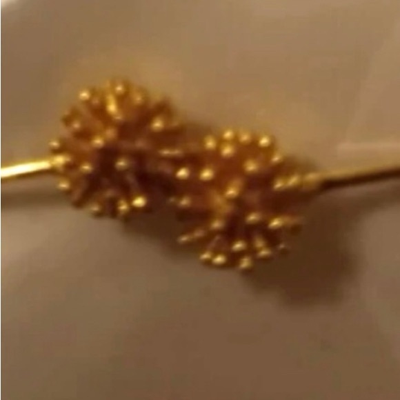 “Dandelion Balls” 18K Gold Tiny Dainty Spikey Flower Orb Firework Explosion Stud - Picture 14 of 14